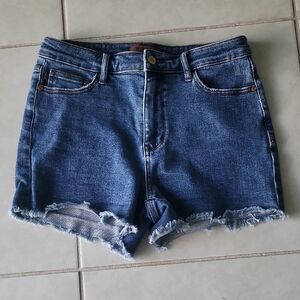 Judy Blue Medium Wahsed Blue Frayed Hem Jean Shorts